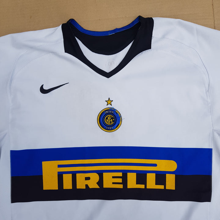Collar of 2005/06 Inter Milan Away Shirt