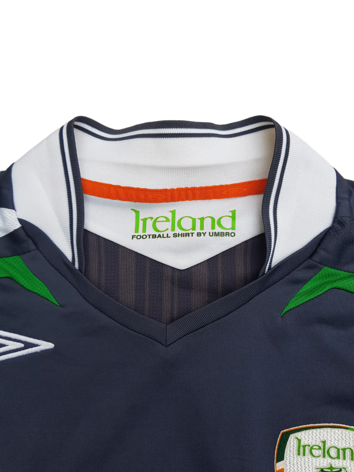 Collar of 2007/08 Ireland Third Shirt