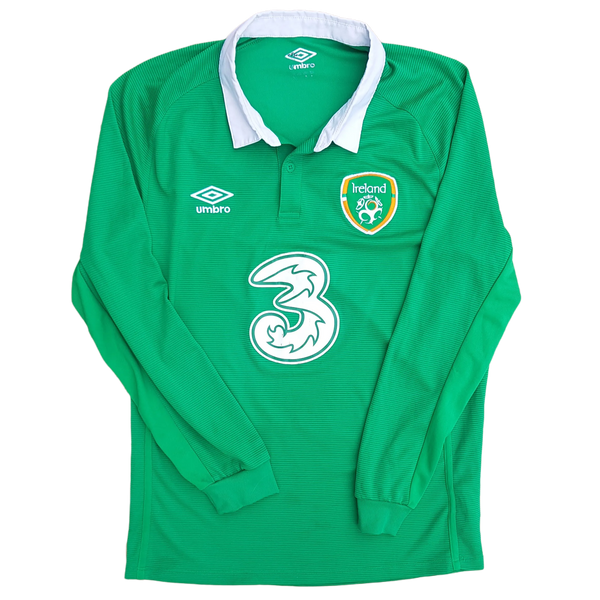 Front of vintage 2014 Ireland Long Sleeve football Shirt