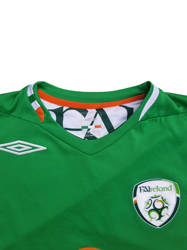 Collar of Front of vintage 2006 Ireland soccer jersey