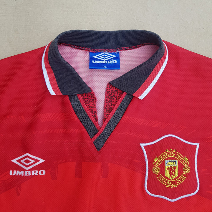 Collar of vintage 1995/95 Man Utd football