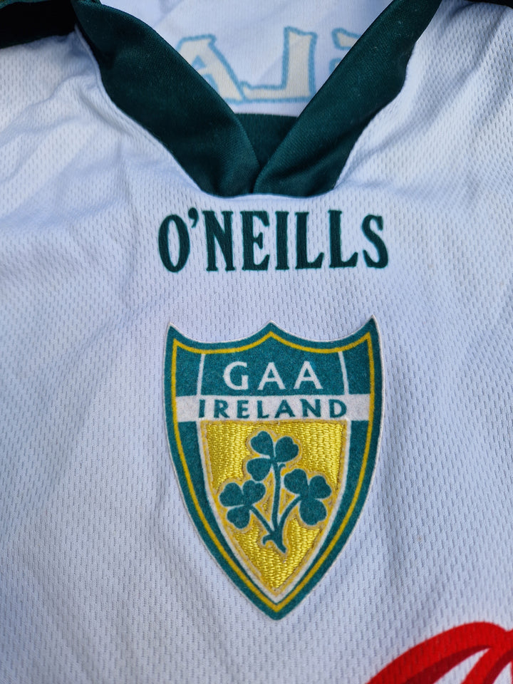 Ireland crest on 2005/06 International Rules Jersey