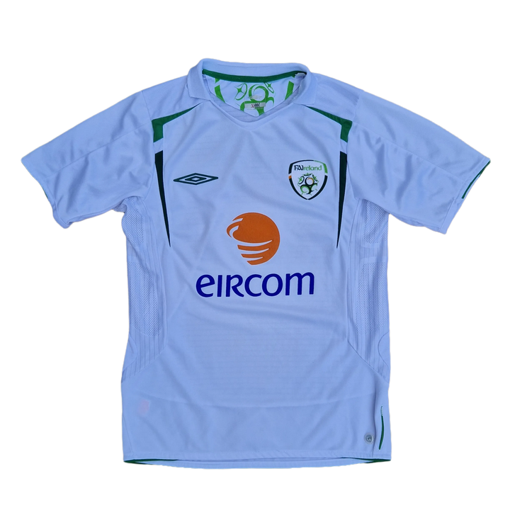 Front of classic retro 2006 Ireland Away football Shirt