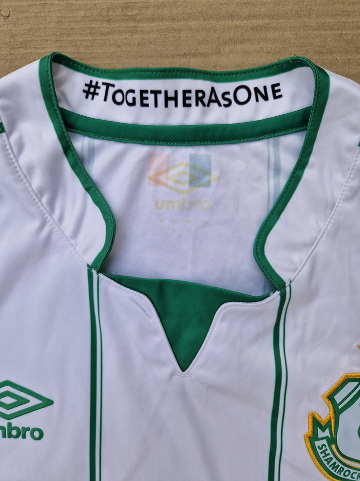 Collar on 2022 Shamrock Rovers Away Shirt