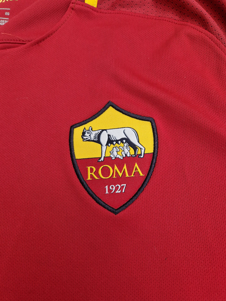 Roma club crest on 2017/18 Roma Shirt