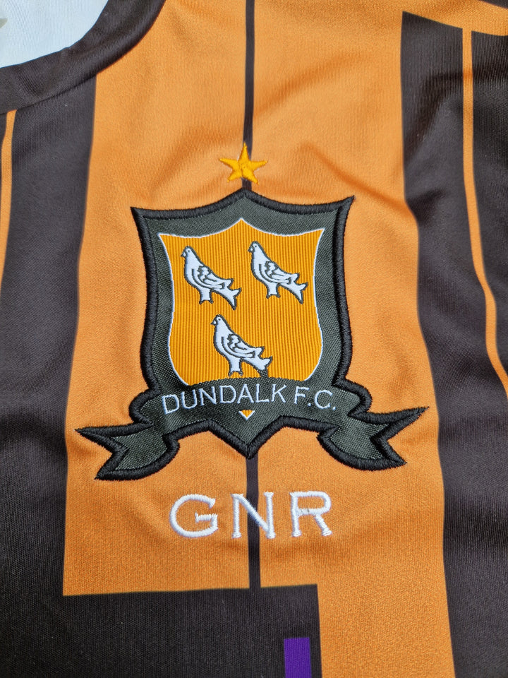 Club crest on 2021 Dundalk FC Away Shirt