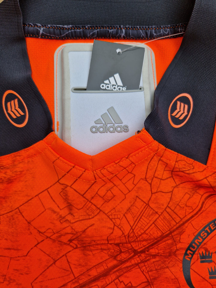 Collar on Front of player issue with GPS pouch Munster Rugby orange Training Jersey