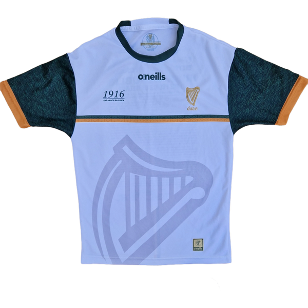 front of 1916 poblacht na heireann GAA jersey