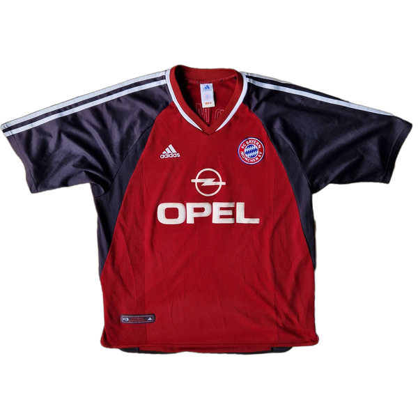 Front of vintage 2001/02 Bayern Munich Shirt 