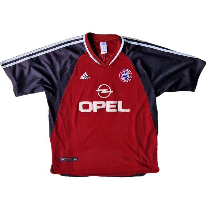 Front of vintage 2001/02 Bayern Munich Shirt 