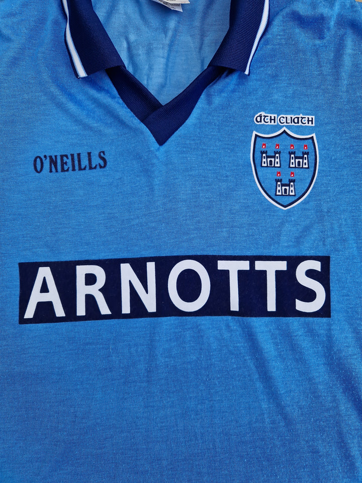 Arnotts sponsor on Signed 1994/98 Dublin Jersey