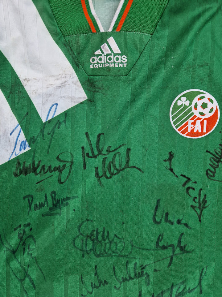 Signatures on Signed 1992/93 Ireland Home Shirt 