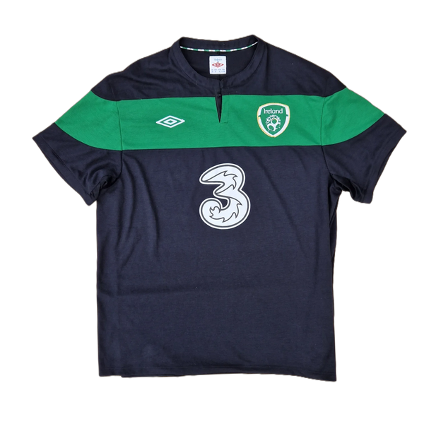 Front of classic retro 2012 Ireland Away soccer Shirt