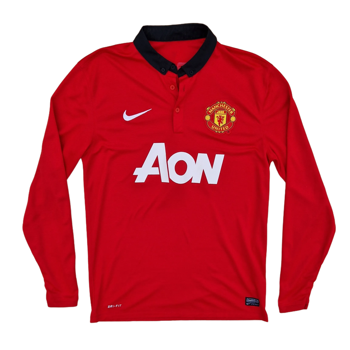 Front of vintage long sleeve 2013/14 Manchester United Shirt 