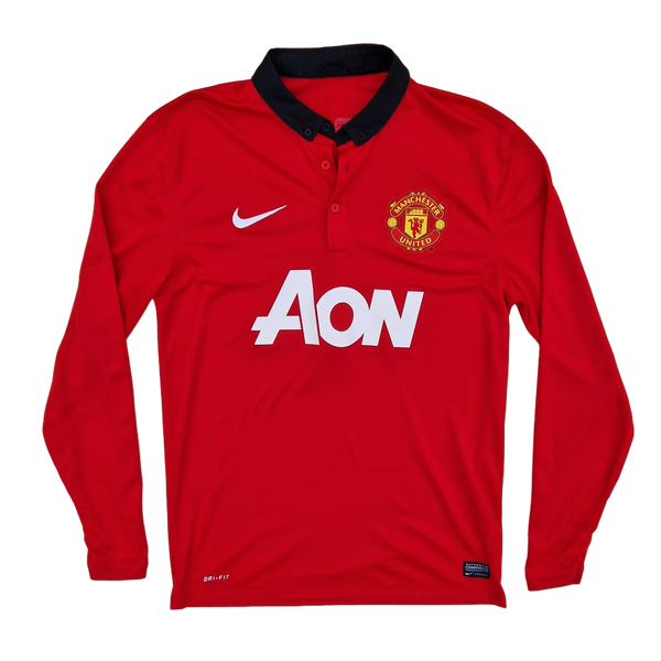 Front of vintage long sleeve 2013/14 Manchester United Shirt 