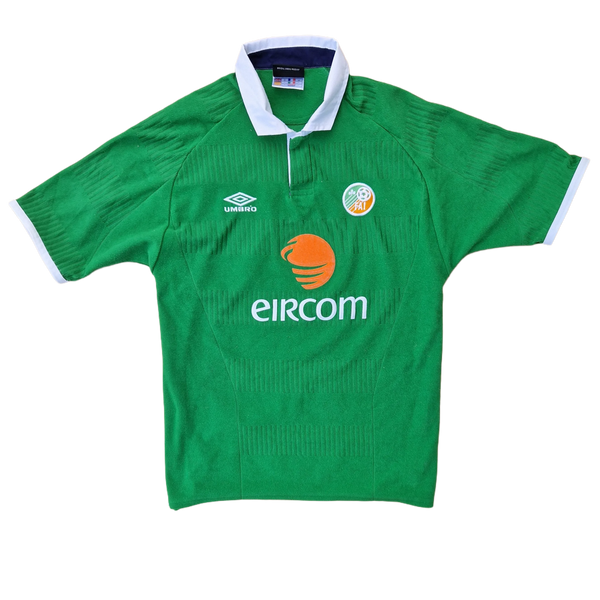 Front of classic 2000 Ireland soccer Jersey