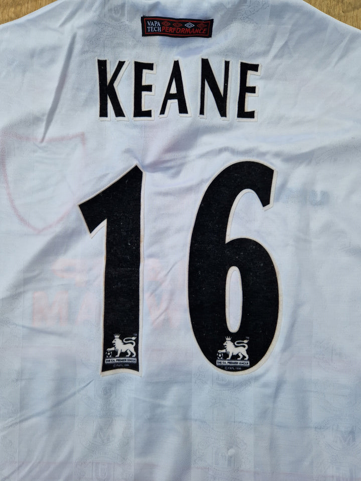 Back of 1997/98 Manchester United Away Shirt with Roy Keane name set