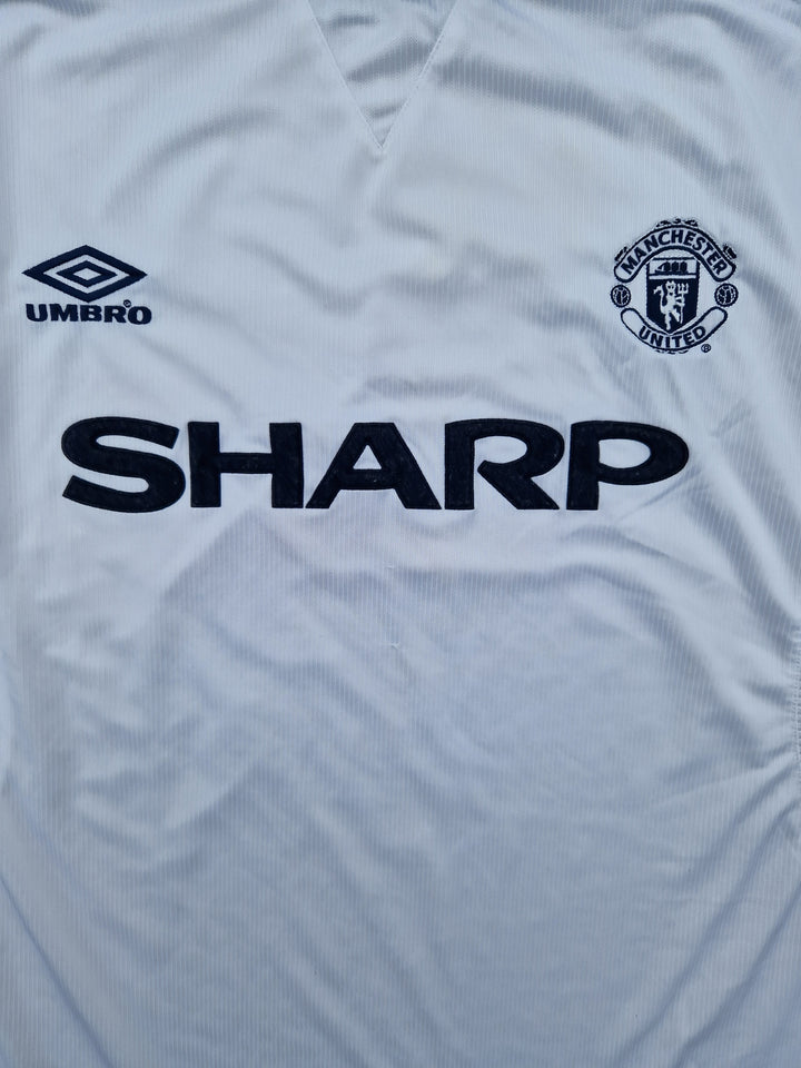 Sharp sponsor on 1999/01 Manchester United third Shirt