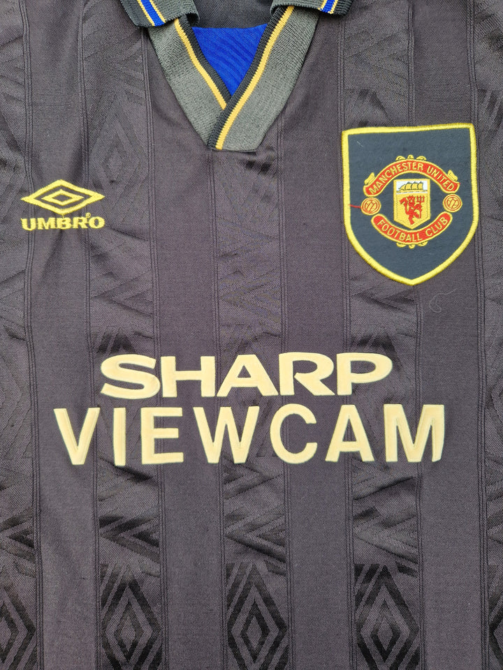 Sponsor on 1993/95 Manchester United Away Shirt 