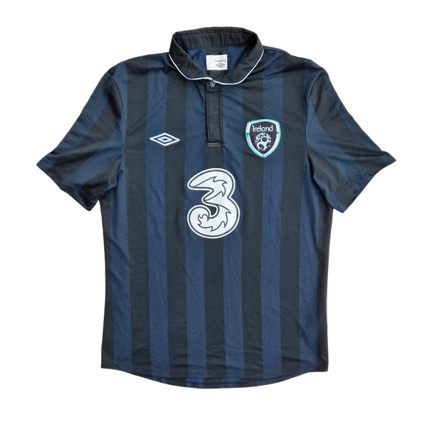 Front of black 2013 Ireland Away Shirt 