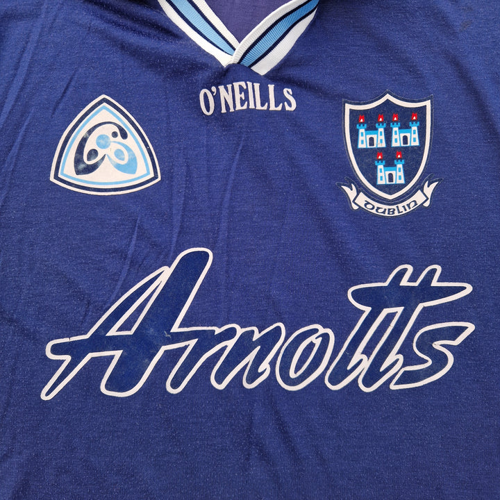 Arnotts logo on 1998/00 Dublin GAA Goalkeeper Jersey 