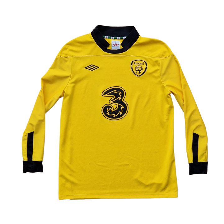 Front of Ireland Umbro Yellow goalkeeper jersey