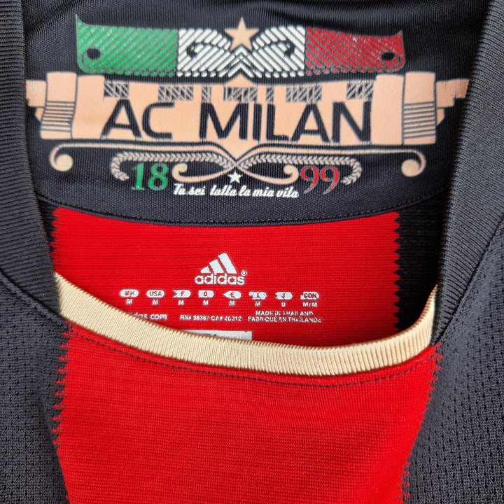 Collar on 2010/11 AC Milan Shirt