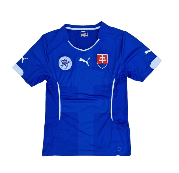 Front of 2014 Slovakia away shirt