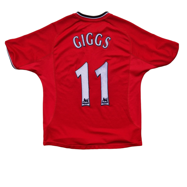 Back of 2000/01 Manchester United Shirt with Giggs name set