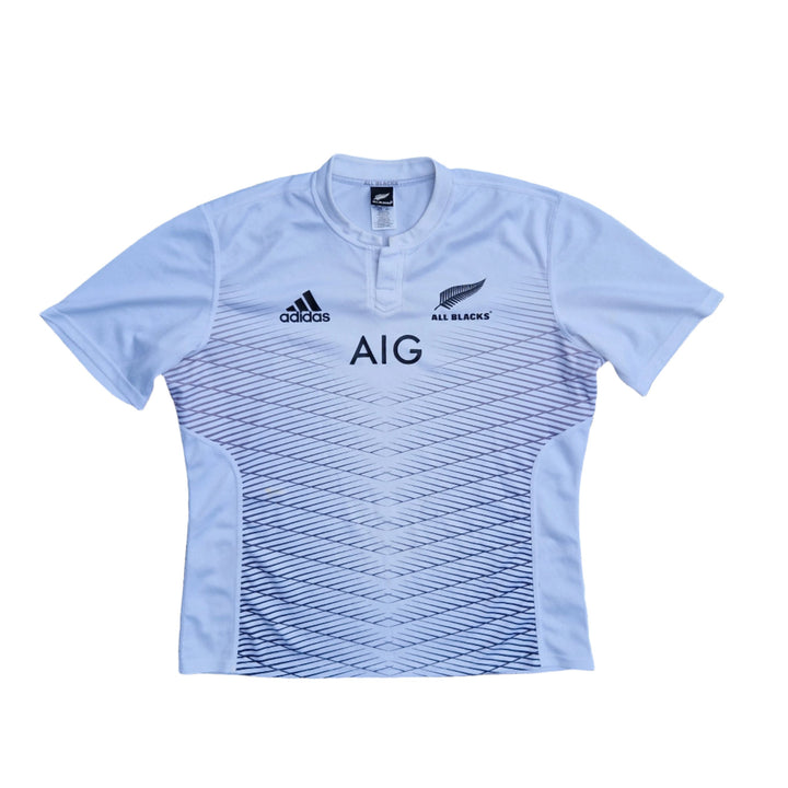 Front of 2014/15 New Zealand Alternate Shirt