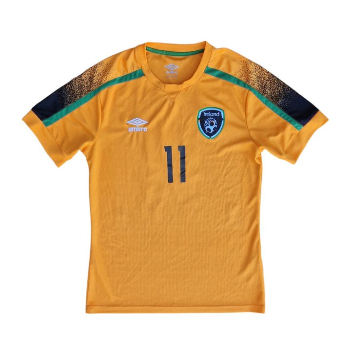 Front of 2022 Ireland away jersey