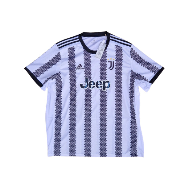 Front of 2022/23 Juventus shirt