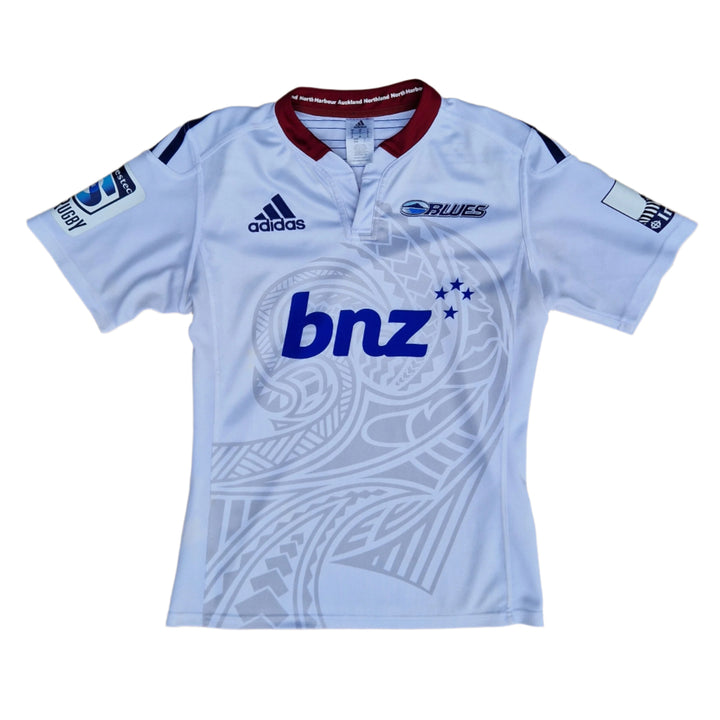 Front of 2013 Auckland Blues away jersey