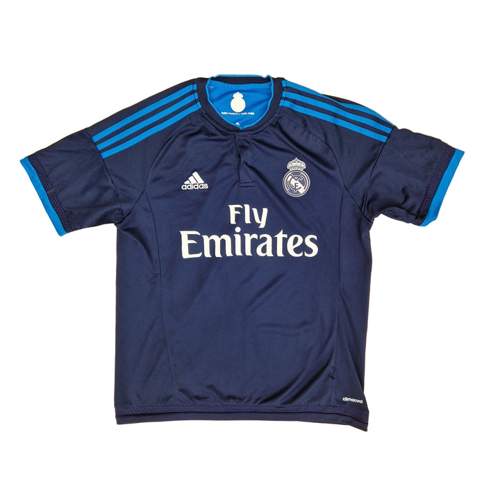 front of 2015/16 Real madrid Third shirt 