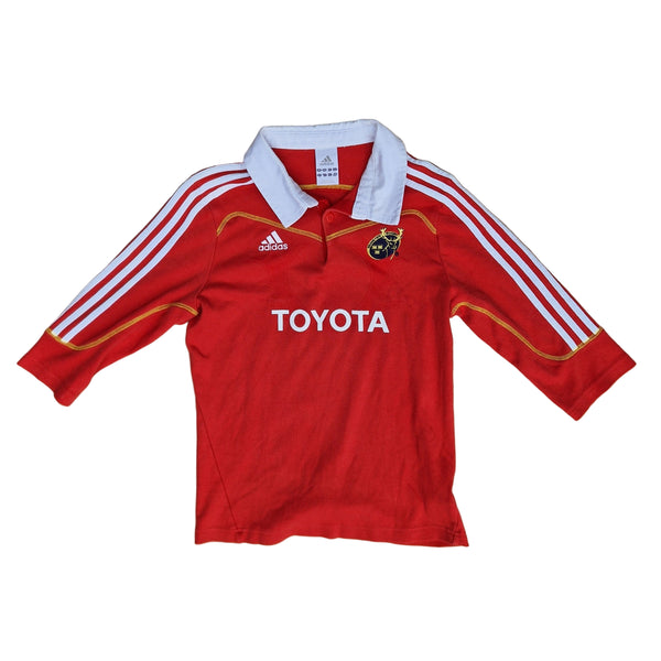 front of 2009/10 Munster Rgby jersey