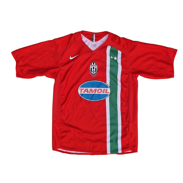 Front of 2005 Juventus away shirt