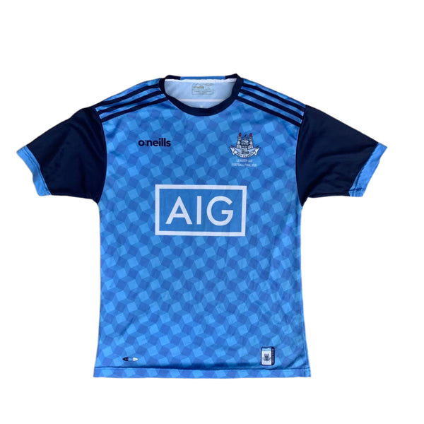 Front of tight fit dublin Gaa jersey