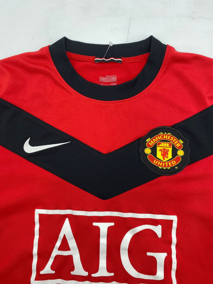 Collar of 2009/10 Manchester United Shirt 