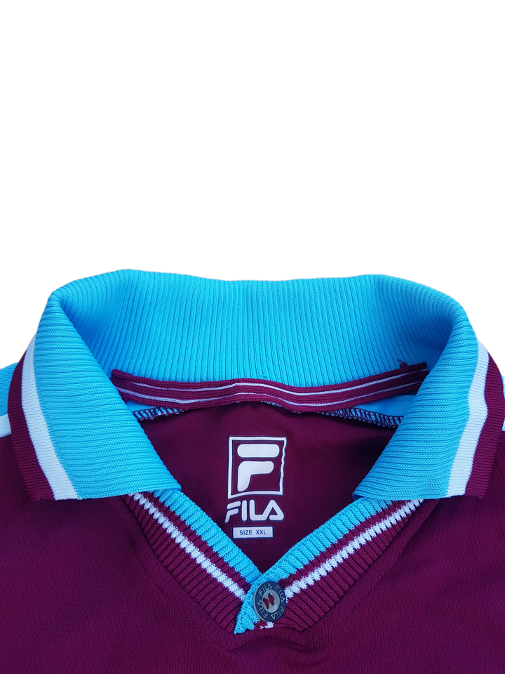 collar of vintage 1999/2001 West Ham home shirt