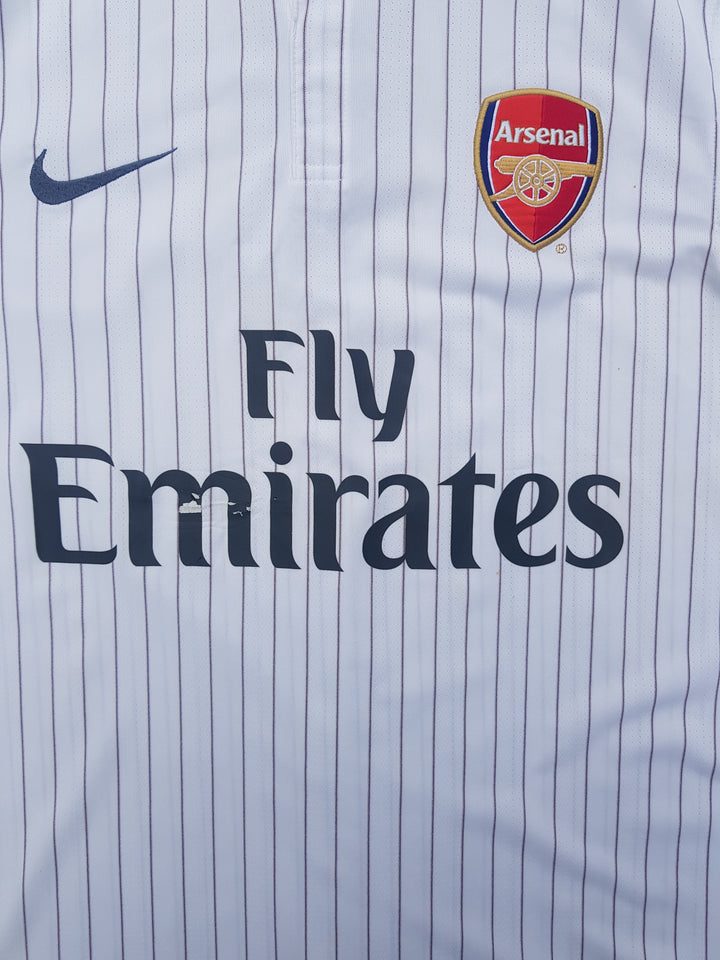 Sponsor on 2009 Arsenal away shirt