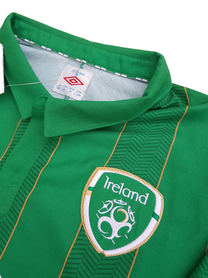 2011 Ireland home soccer jersey collar