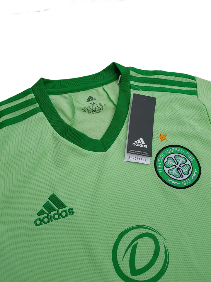 collar of 2020/21 Celtic Away football Shirt 
